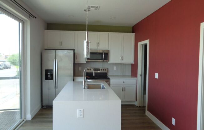 1106 S MONTEZUMA AVE