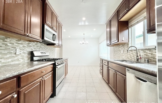 1028 S SHERBOURNE DR