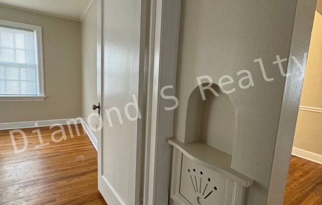 2 beds, 1 bath, $1,025