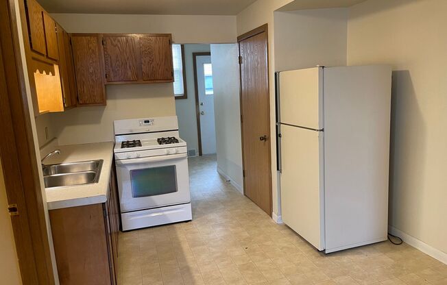 2 beds, 1 bath, $825, Unit Dawes, 304