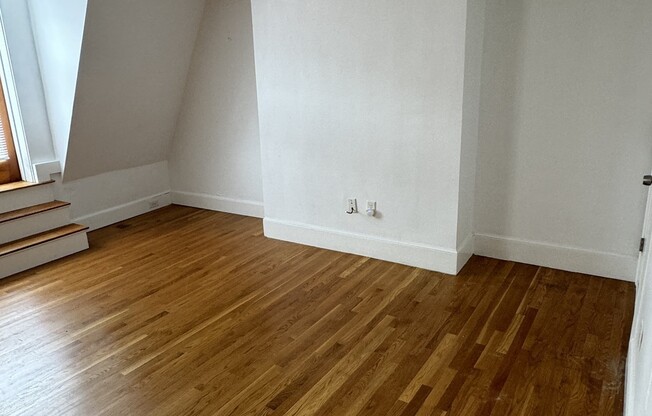 3 beds, 2 baths, 1,600 sqft, $4,200, Unit 3