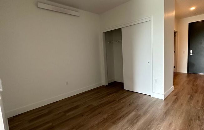 Studio, 1 bath, 493 sqft, $1,299, Unit #403