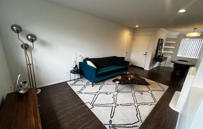 2 beds, 2 baths, 900 sqft, $2,645, Unit 202