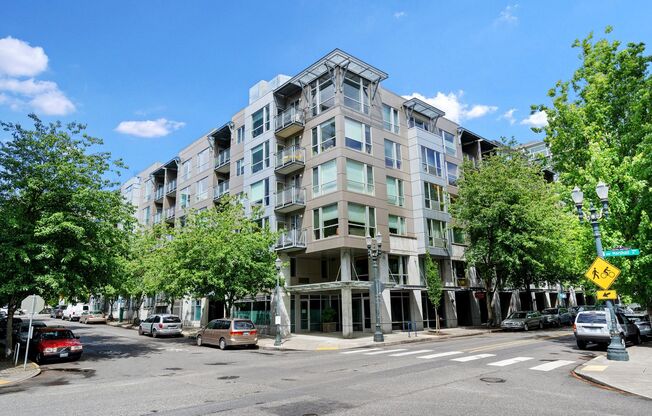 2 Bed, 2 Bath condo in the Pearl District - Now Available!