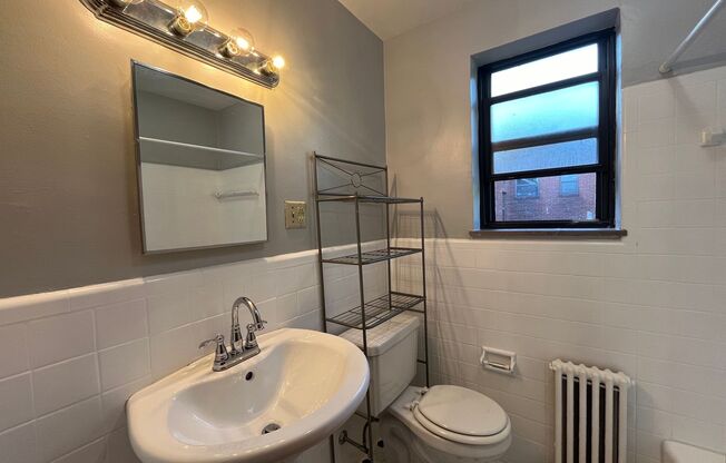 2 beds, 1 bath, 800 sqft, $1,754, Unit 6224 Fifth Ave. #311H