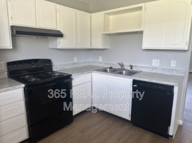 2515 W 27 ST
