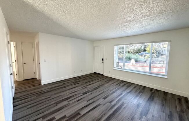 2 beds, 1 bath, 890 sqft, $1,415, Unit 13