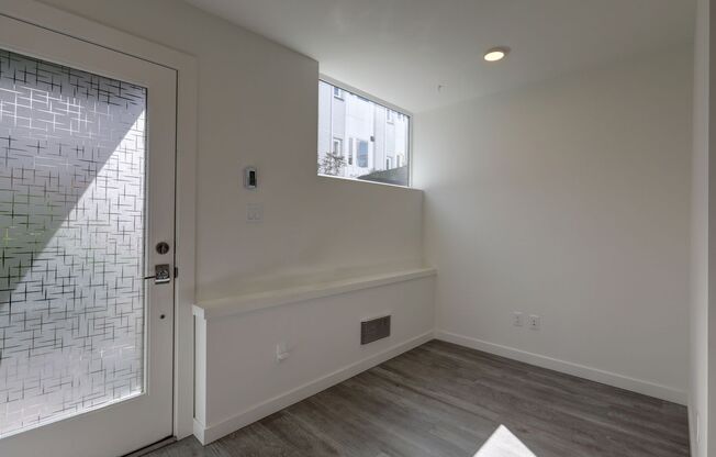 Stylish Capitol Hill Townhouse Living | 2 Bed + Den + Rooftop