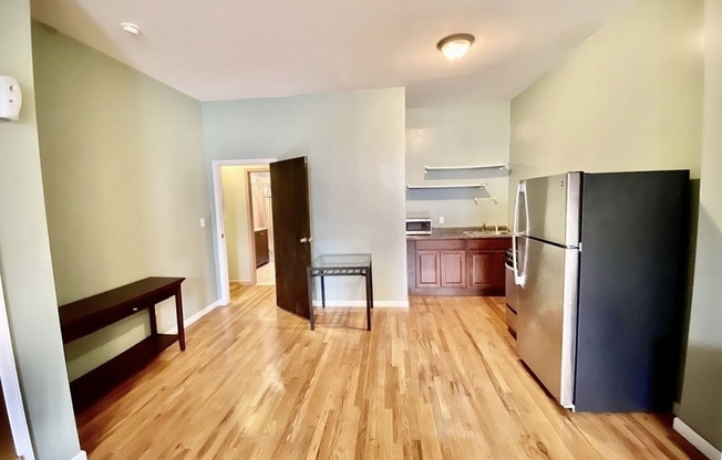 1 bed, 1 bath, 350 sqft, $2,095, Unit 2