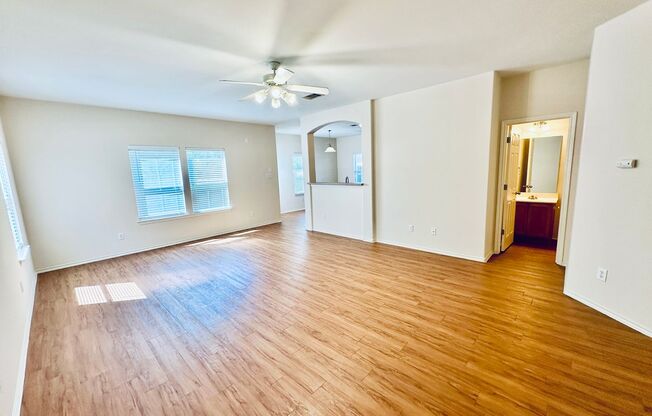 >>Beautiful Spacious 4 bedroom 2.5 bath home in South Austin<<