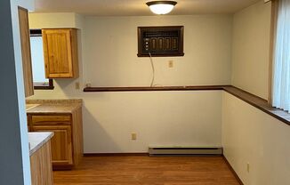 2 beds, 1 bath, $850, Unit 4