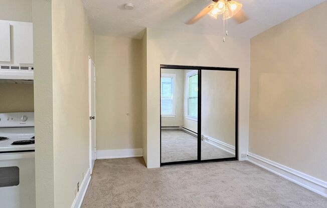 Studio, 1 bath, 300 sqft, $1,050, Unit 310