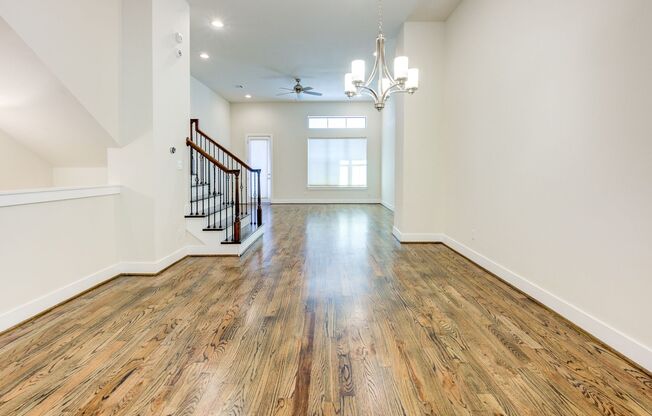 Beautiful 3 Story Townhome with Rooftop Views of Downtown!