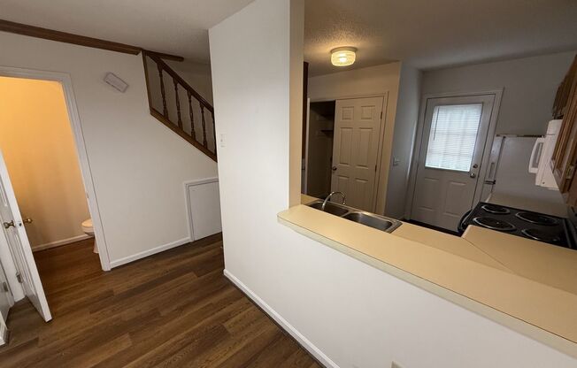 2 bd 1.5 ba Townhouse