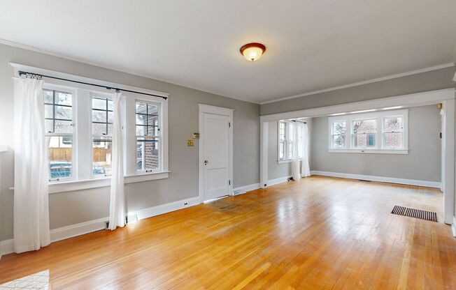 Amazing Congress Park Location 5 bed/2 bath home