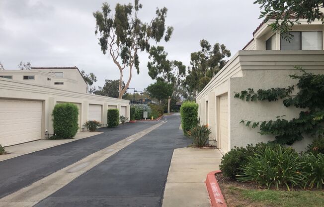 2 bd / 1.5 ba Irvine Townhome (RSJ)