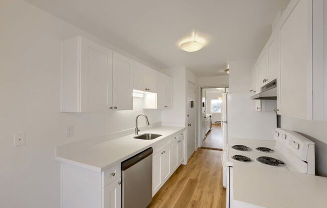 1 bed, 1 bath, 830 sqft, $1,595, Unit Unit 126