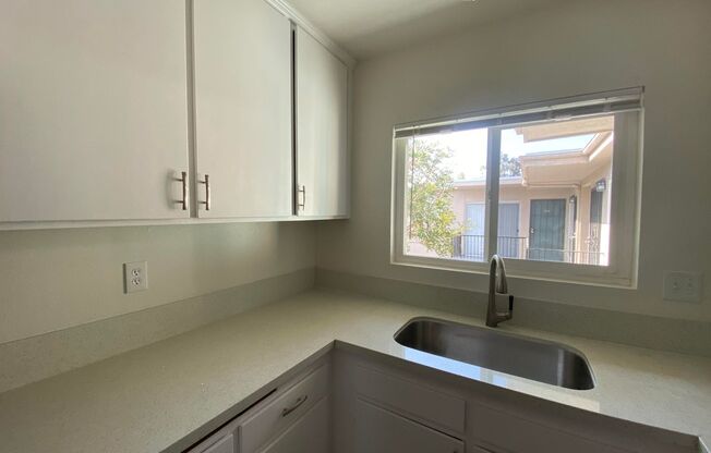 1 bed, 1 bath, 650 sqft, $2,200, Unit 14