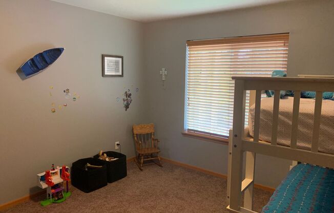 ***PENDING APPLICATION***Modern and stylish 3 bedroom home in Lovely Neighborhood