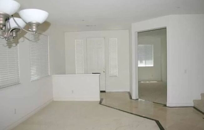 Gorgeously Spacious 5 bedroom Home for Rent in North Fontana