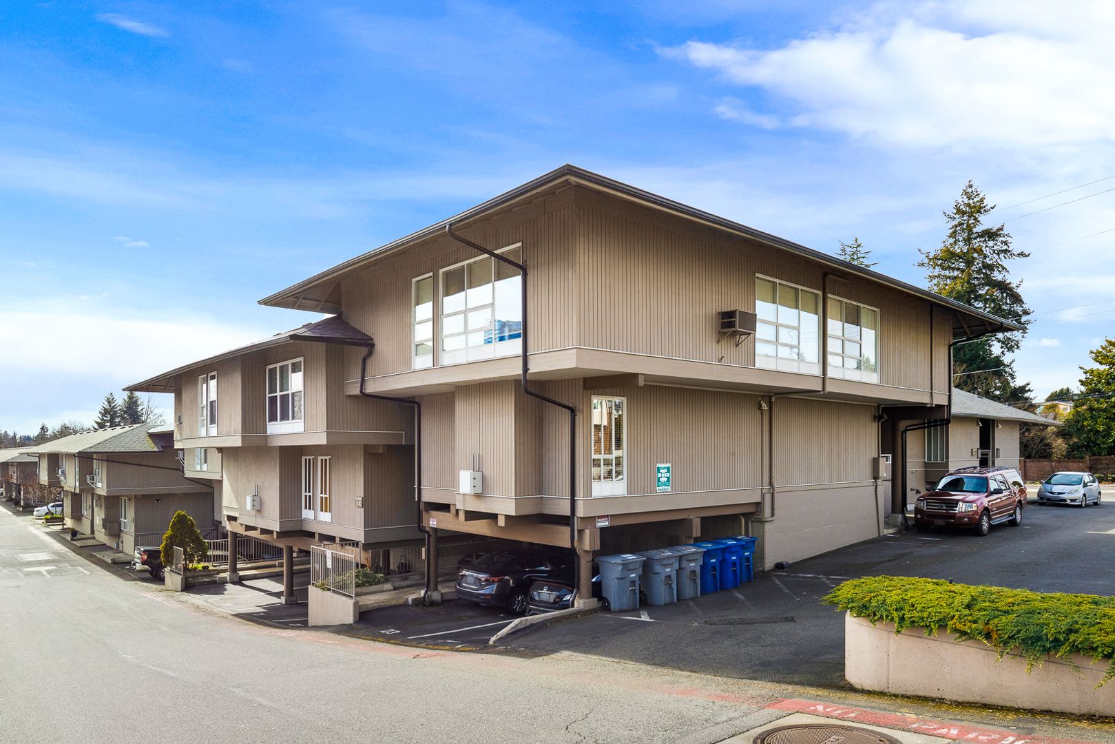 Downtown Bellevue 2 Bedroom 1.5 Bath 2-story