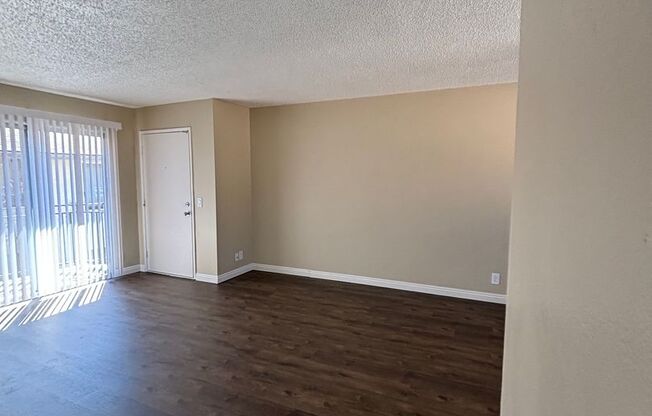 2 beds, 1 bath, $2,150, Unit 27