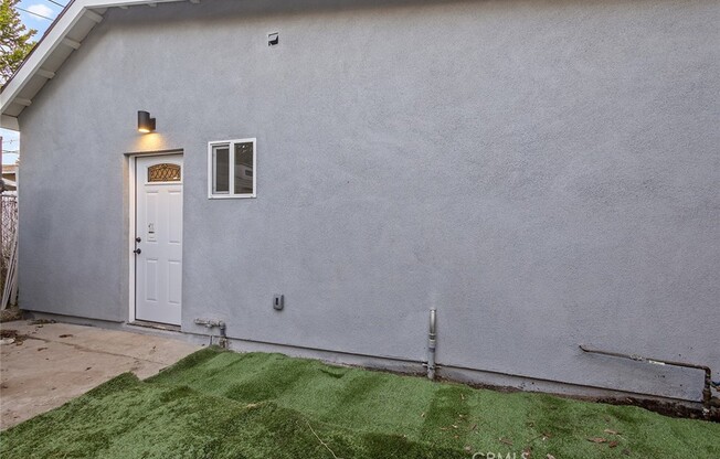 5039 5 AVE