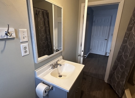 1 bed, 1 bath, 1,200 sqft, $2,300, Unit 2