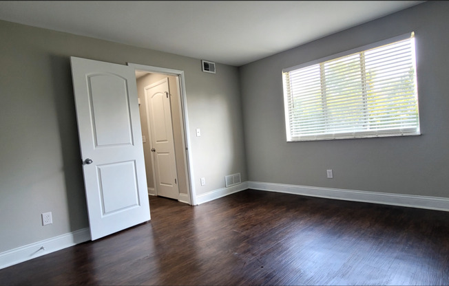 1 bed, 1 bath, $1,095, Unit 4420 Flowerdale Apt E