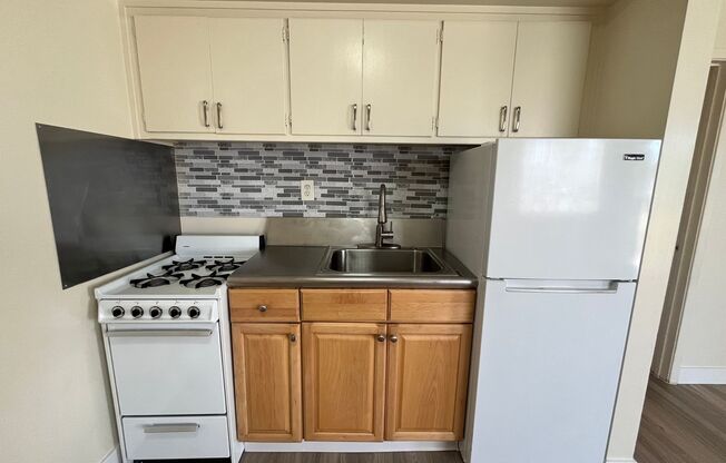 1 bed, 1 bath, 600 sqft, $1,195, Unit 124B