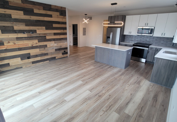 302 W LIBERTY DR
