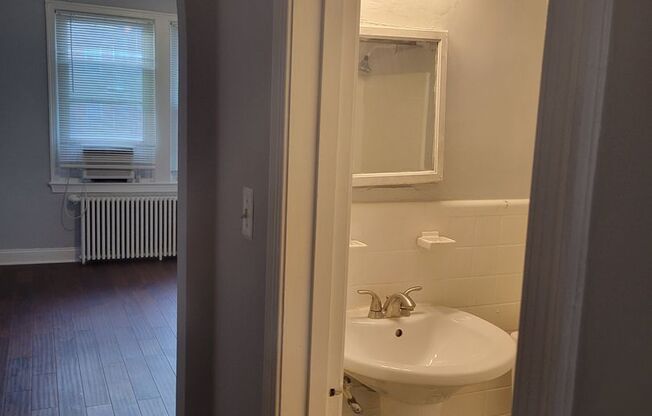 1 bed, 1 bath, $1,403, Unit Bryant St NE 1376 Unit 1