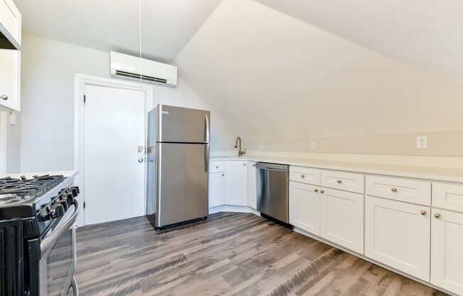 Studio, 1 bath, 400 sqft, $1,675, Unit 5