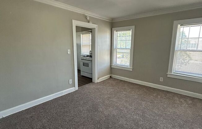 2 beds, 1 bath, 780 sqft, $1,195, Unit 5302 Charlotte St.