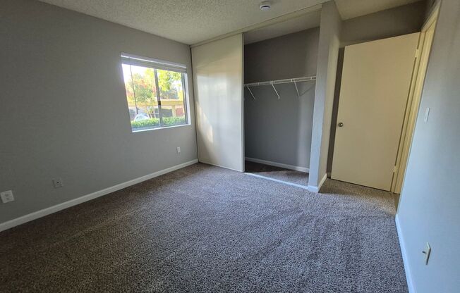 2 beds, 1 bath, 920 sqft, $1,800, Unit 17