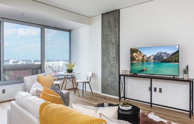 Studio, 1 bath, 760 sqft, $2,700, Unit 1011