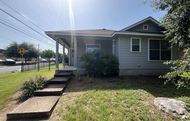 4 Bed House - North of UT Campus