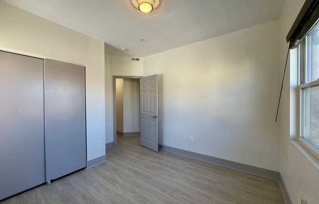 2 beds, 1 bath, $895, Unit 3B