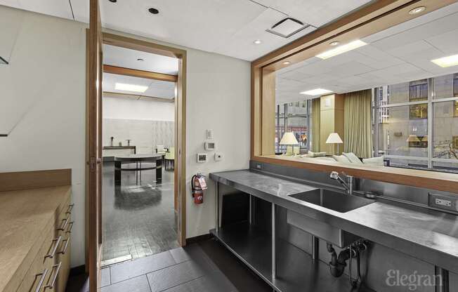 1 bed, 1 bath, 633 sqft, $6,050, Unit PHD