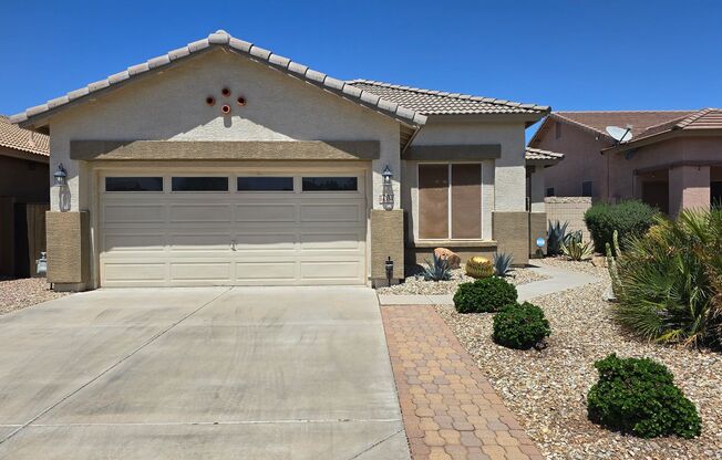 Clean and Cozy home in desirable Palm Valley!