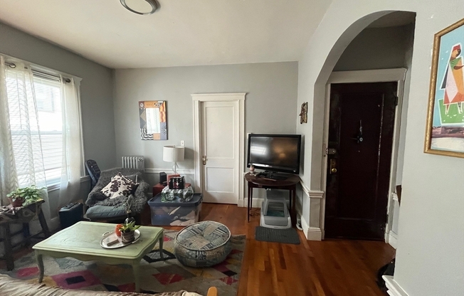 2 beds, 1 bath, 875 sqft, $2,750, Unit 1R