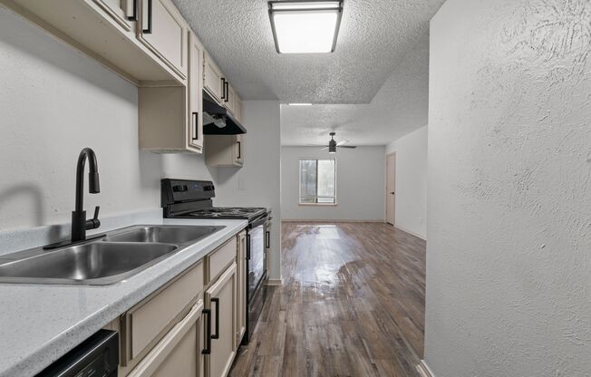 1 bed, 1 bath, 520 sqft, $1,195, Unit C-09