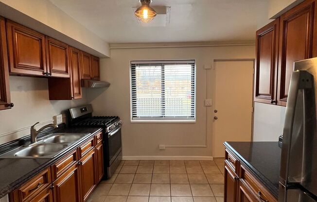 2 beds, 1 bath, 700 sqft, $1,750, Unit Unit 3377