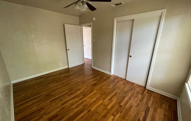 3 beds, 1 bath, $1,100