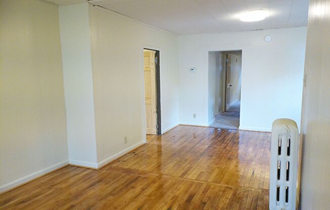 2 beds, 1 bath, $1,000, Unit Beech 715.1