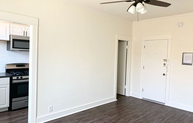 Studio, 1 bath, 470 sqft, $1,445, Unit 106