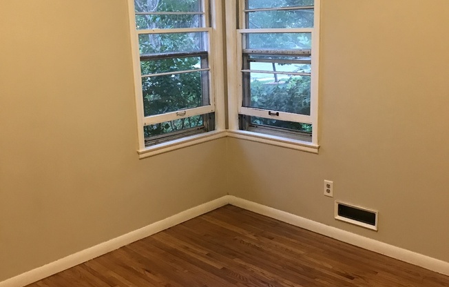 3 bedroom 2 bath plus Den/Office in Robbinsdale!