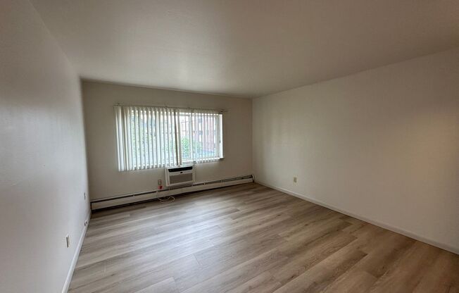 1 bed, 1 bath, $995, Unit 245