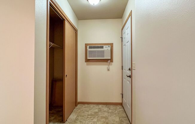 1 bed, 1 bath, 936 sqft, $1,275, Unit ML 530-01