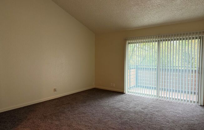 2 beds, 1 bath, 1,015 sqft, $1,865, Unit 076